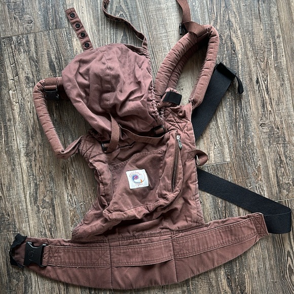 Ergobaby Organic Carrier Dark Chocolate - Picture 2 of 5